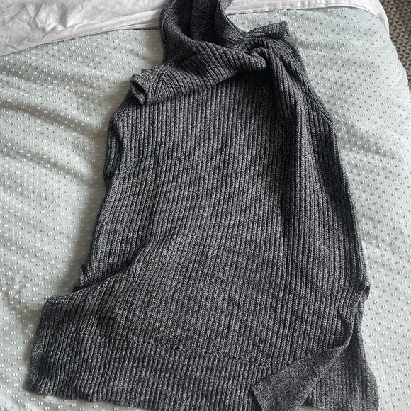 Banana Republic sleeveless knit turtleneck - Picture 4 of 4